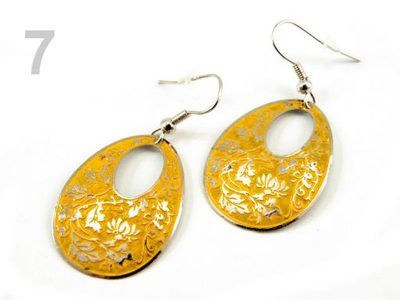 Náušnice kovové 20x28mm ovál s ornamenty{% if variant.name %} – 7 žlutá{% endif %}