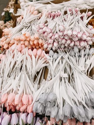 Umělý tulipán bílý s bílým listem 6 kusů – fotka 1