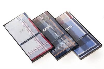 Dárková sada luxusních kapesníků M49 v krabičce 3 kusy{% if product.brand.name %} – ETEX s.r.o.{% endif %}
