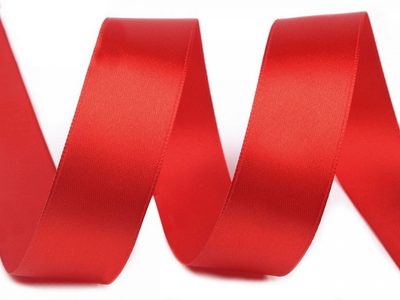 Atlasová stuha svazky po 5 m šíře 25 mm 430243{% if variant.name %} – 026 červená{% endif %}