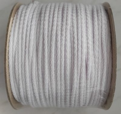 Šňůra oděvní bílá PES 4 mm, návin 100 m{% if product.brand.name %} – Galanterka{% endif %}