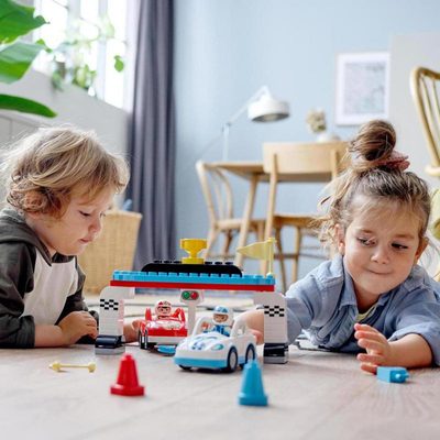 DUPLO 10947 Závodní auta – fotka 1