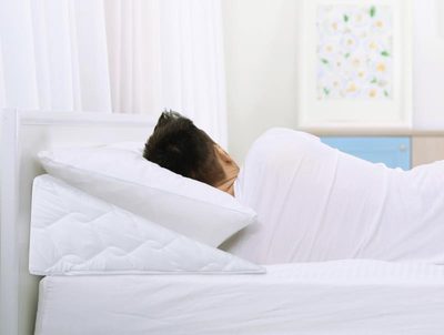 Klínový podhlavník s proševem Bílá 2025/001 80x50x20 cm – fotka 1