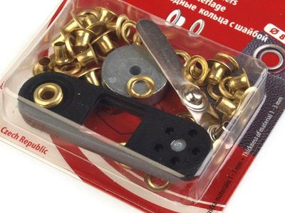 Průchodka vnitřní Ø4 mm{% if variant.name %} – 3 zlatá{% endif %}