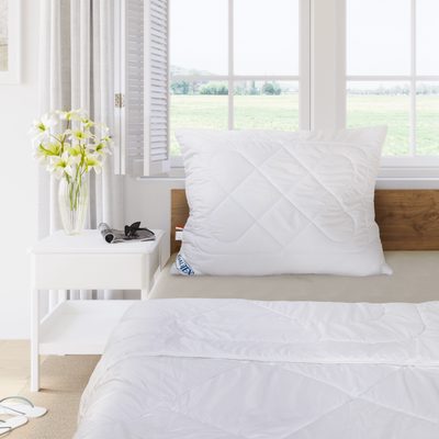 Přikrývka z dutého vlákna Luxus plus 140x200cm letní{% if product.brand.name %} – Kvalitex{% endif %}