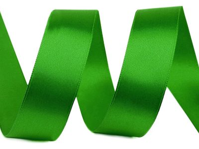 Atlasová stuha šíře 25 mm návin 22,5 metru{% if variant.name %} – 19 zelené kapradí{% endif %}