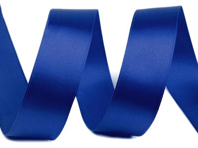 Atlasová stuha svazky po 5 m šíře 20 mm balení 5 metrů{% if variant.name %} – 40 modrá safírová{% endif %}