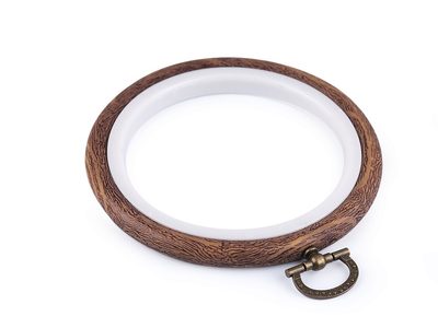 Vyšívací kruh / rámeček k zavěšení Ø9 cm{% if product.brand.name %} – Stoklasa{% endif %}