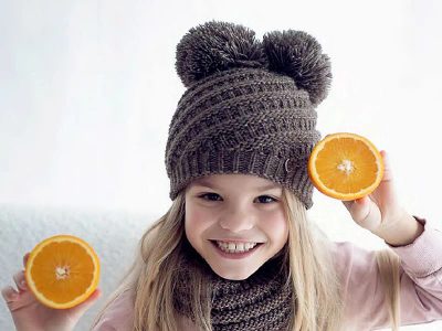 Dětská zimní čepice s bambulemi{% if product.brand.name %} – Stoklasa{% endif %}