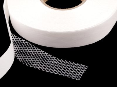 Fixační mřížka zažehlovací šíře 20 mm návin 50 metrů{% if product.brand.name %} – Galanterka{% endif %}