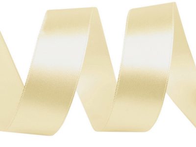 Atlasová stuha šíře 20 mm návin 22,5m{% if variant.name %} – 002 vanilka{% endif %}