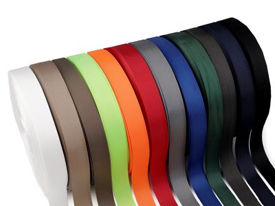 Hladký oboustranný popruh s leskem šíře 25 mm METRÁŽ{% if product.brand.name %} – Stoklasa{% endif %}