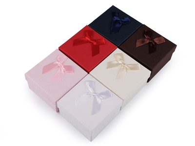 Krabička s mašličkou 9x9 cm{% if product.brand.name %} – Stoklasa{% endif %}