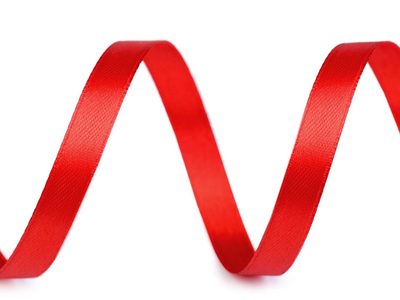 Atlasová stuha oboulící šíře 10 mm návin 20 metrů{% if variant.name %} – 26 červená{% endif %}