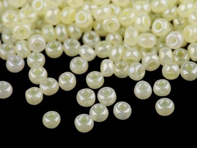 Rokajl 5/0 - 4,5 mm perleťový, neprůhledný 50 g{% if variant.name %} – 142 krémová světlá {% endif %}