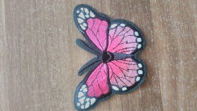 Nažehlovačka motýl velká{% if variant.name %} – růžová{% endif %}