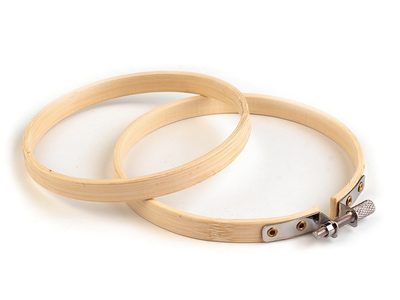 Vyšívací kruh bambusový Ø10 cm{% if product.brand.name %} – Stoklasa{% endif %}