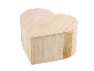 Dřevěná krabička k dozdobení{% if variant.name %} – 3 přírodní srdce{% endif %}