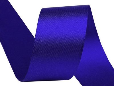 Atlasová stuha oboulící šíře 40 mm svazky v návinu 5 m{% if variant.name %} – 415 modrá sytá{% endif %}
