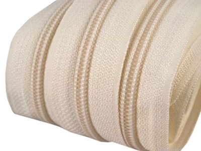 Zip spirálový 5 mm metráž pro jezdce typu POL{% if variant.name %} – 103 krémová nejsvětlejší{% endif %}