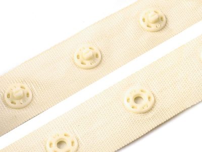 Zapínání na body šíře 18mm metráž{% if variant.name %} – 6 krémová nejsvět.{% endif %}