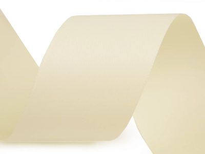 Atlasová hedvábná stuha oboulící šíře 40 mm matná návin 20 metrů{% if variant.name %} – 241 krémová světlá{% endif %}