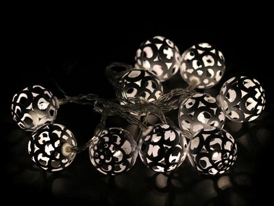 LED světelný řetěz kovové koule na baterie{% if product.brand.name %} – Stoklasa{% endif %}