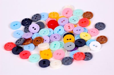 Sada Knoflík dvojdírkový vel.18 - 11,4mm  200 kusů{% if product.brand.name %} – Galanterka{% endif %}
