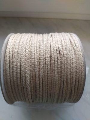 Polyesterová oděvní šňůra (průměr 4 mm, návin 100 m){% if variant.name %} – 7081 - béžová{% endif %}