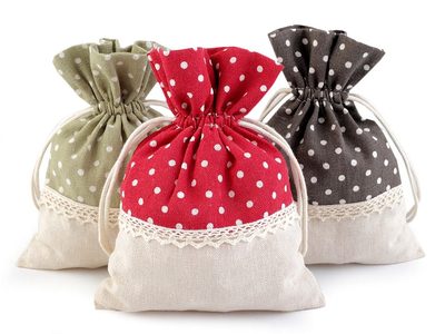 Lněný pytlík s puntíky a krajkou 13x18 cm{% if product.brand.name %} – Stoklasa{% endif %}