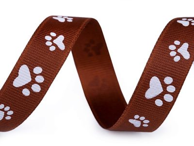 Rypsová stuha / popruh šíře 15 mm potisk tlapky balení 45 metrů{% if variant.name %} – 11 hnědá{% endif %}