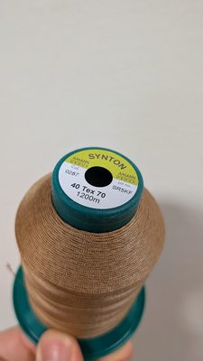 Nitě SYNTON 40 návin 1200 metrů{% if variant.name %} – 287 světle hnědobéžová{% endif %}
