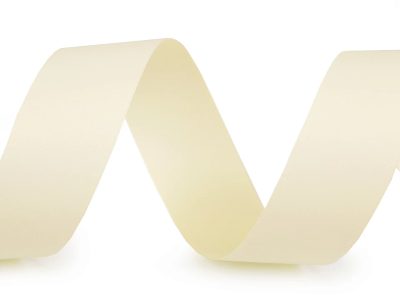 Atlasová hedvábná stuha oboulící šíře 24 mm matná návin 20 metrů{% if variant.name %} – 241 krémová světlá{% endif %}