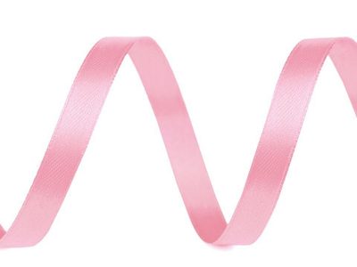 Atlasová stuha oboulící šíře 10 mm návin 20 metrů{% if variant.name %} – 4 růžová{% endif %}