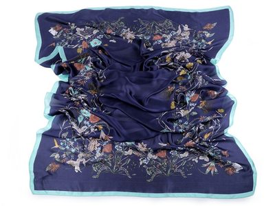 Saténový šátek / šála s lučními květy 90x180 cm{% if product.brand.name %} – Stoklasa{% endif %}