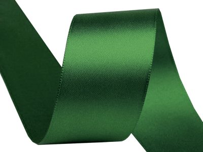 Atlasová stuha oboulící šíře 40 mm návin 20 metrů{% if variant.name %} – 315 zelená - tmavá{% endif %}
