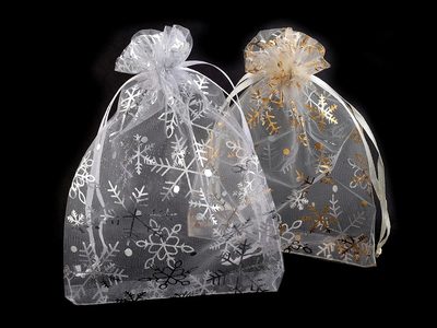 Dárkový pytlík 13x18 cm organza s vločkami{% if product.brand.name %} – Stoklasa{% endif %}