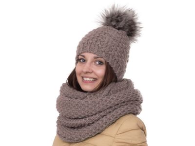 Zimní pletená čepice s bambulí{% if product.brand.name %} – Stoklasa{% endif %}