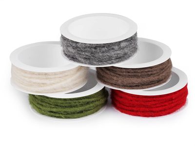 Vlněný provázek Ø4 mm návin 4 metry{% if product.brand.name %} – Mikaton{% endif %}