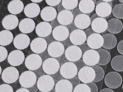 Suchý zip samolepicí kolečka Ø15 mm transparentní{% if product.brand.name %} – Stoklasa{% endif %}