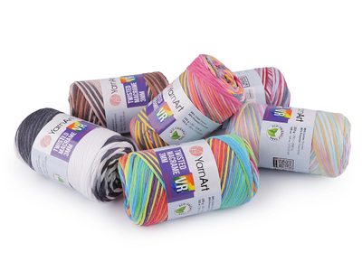 Pletací příze Twisted Macrame 250 g{% if product.brand.name %} – Stoklasa{% endif %}