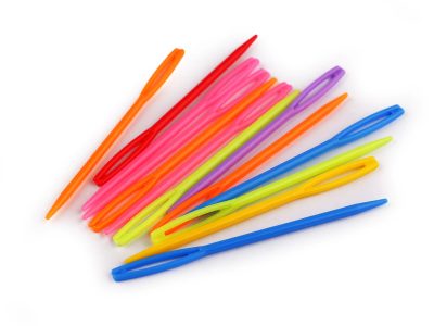 Plastové jehly délka 7 cm tupé 25 kusů – fotka 1