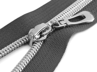 Spirálový zip se stříbrnými zoubky šíře 7 mm délka 60 cm{% if variant.name %} – 312 šedá tmavá{% endif %}