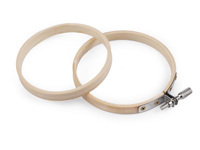 Vyšívací kruh bambusový Ø8 cm{% if product.brand.name %} – Stoklasa{% endif %}