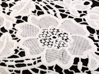 Vyšívaná krajka / běhoun šíře 36 cm off white METRÁŽ{% if product.brand.name %} – Stoklasa{% endif %}