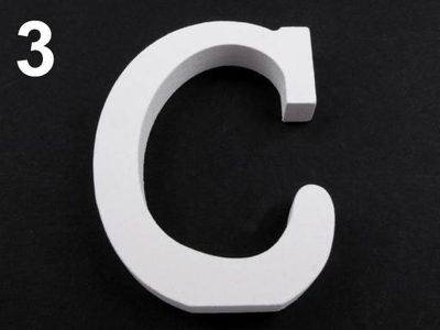 Dřevěná dekorace písmena abecedy výška 8 cm{% if variant.name %} – 3 "C" bílá sněžná{% endif %}