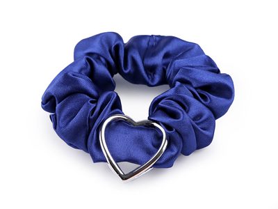 Saténová scrunchie gumička do vlasů / náramek srdce{% if variant.name %} – 14 modrá královská{% endif %}