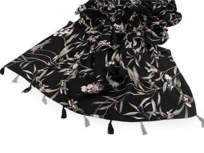 Šátek / šála / pléd s květy a střapci 80x180 cm{% if product.brand.name %} – Stoklasa{% endif %}