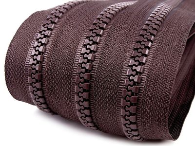 Zip kostěný 8 mm METRÁŽ{% if variant.name %} – 304 Chocolate Brown{% endif %}