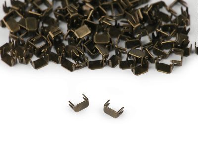 Koncovka na zip 3 mm dolní 10 gramů v sáčku{% if variant.name %} – staromosaz{% endif %}